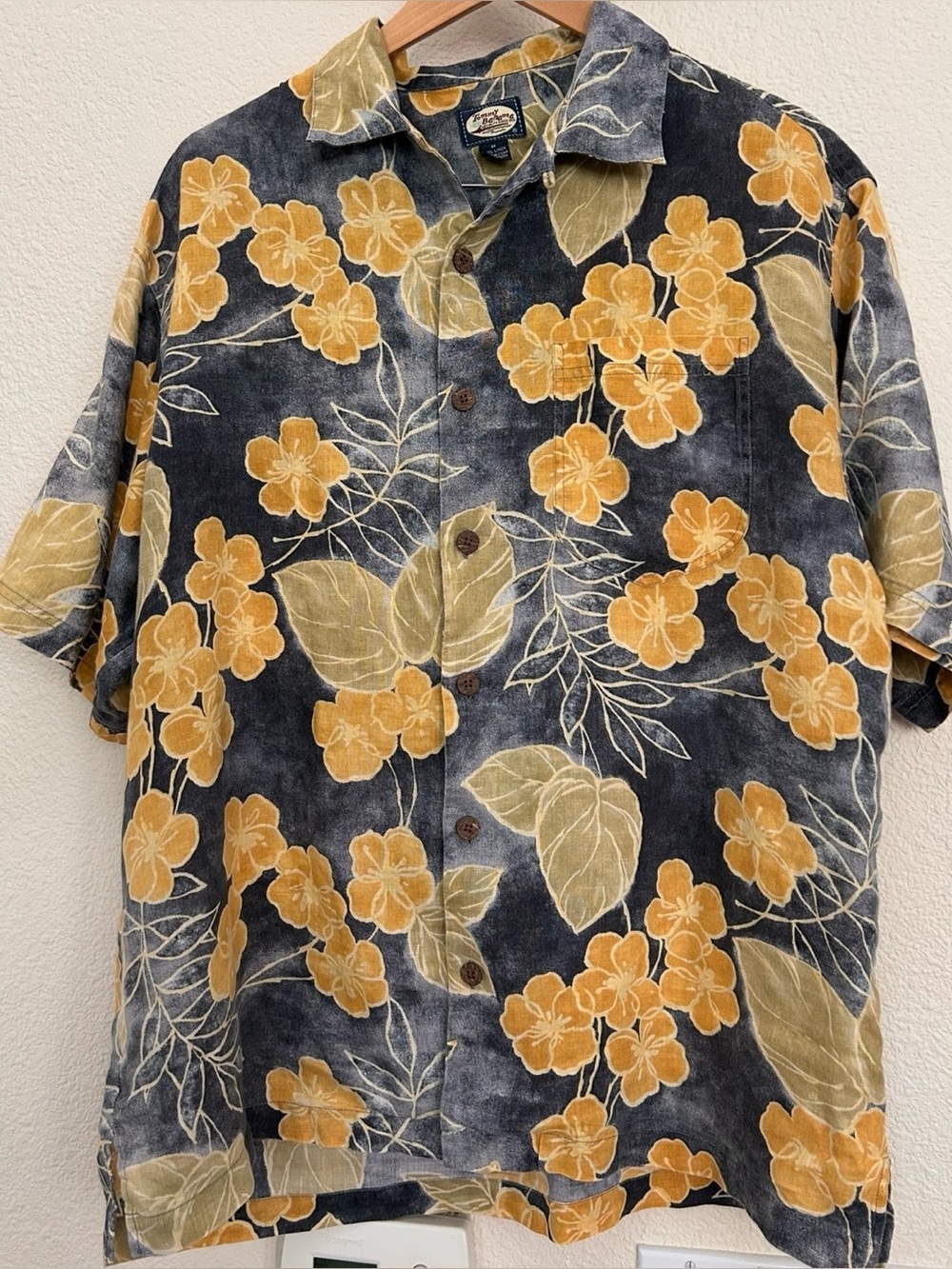 Tommy Bahama Medium Vintage 100% Linen Tropical
Floral Camp Shirt Yellow Grey